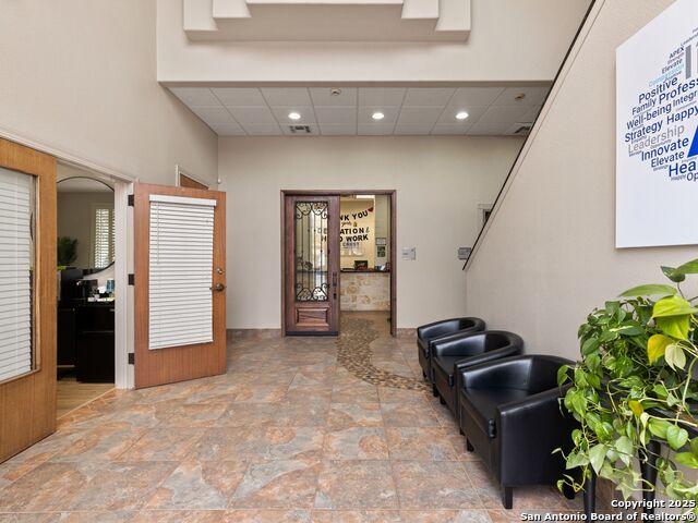 Listing photo id 7 for 4085 De Zavala