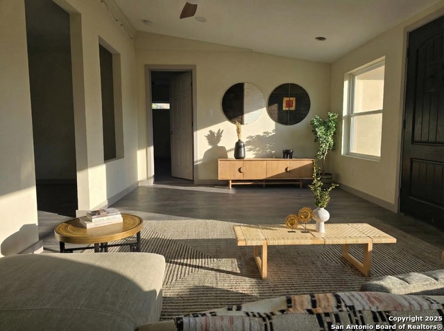 Listing photo id 33 for 501 Agarita W