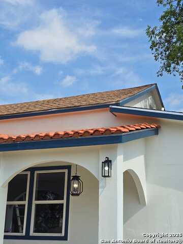 Listing photo id 2 for 501 Agarita W