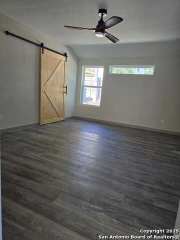 Listing photo id 43 for 501 Agarita W