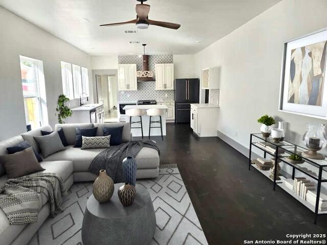 Listing photo id 5 for 501 Agarita W