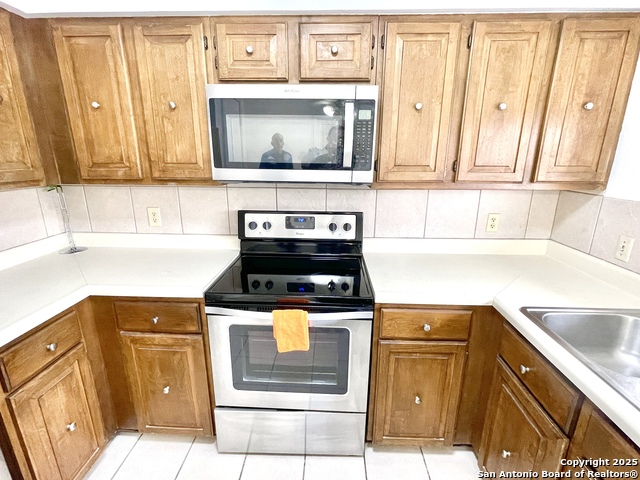 Image 18 of 37 For 7738 Chambers Rd.  403