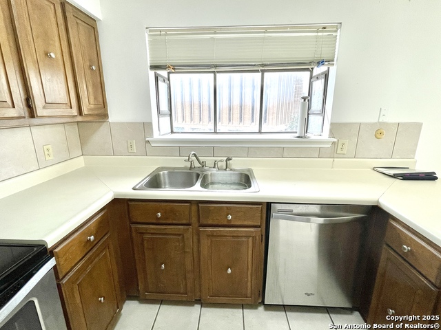 Image 3 of 37 For 7738 Chambers Rd.  403