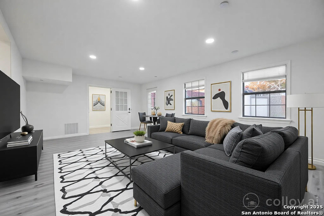 Image 13 of 48 For 636 Southeast Terrace