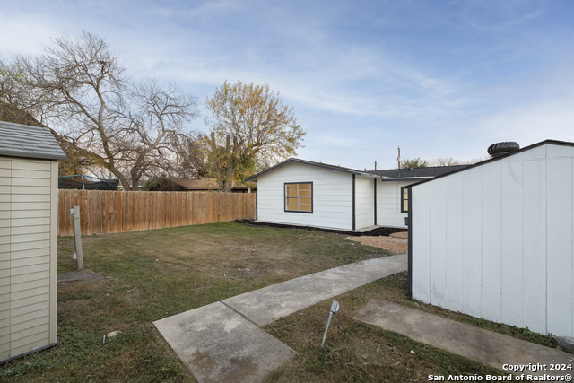 Image 18 of 48 For 636 Southeast Terrace