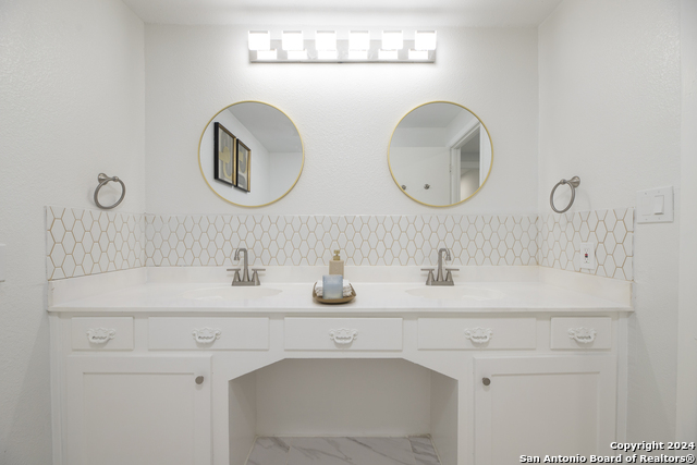 Image 3 of 48 For 636 Southeast Terrace