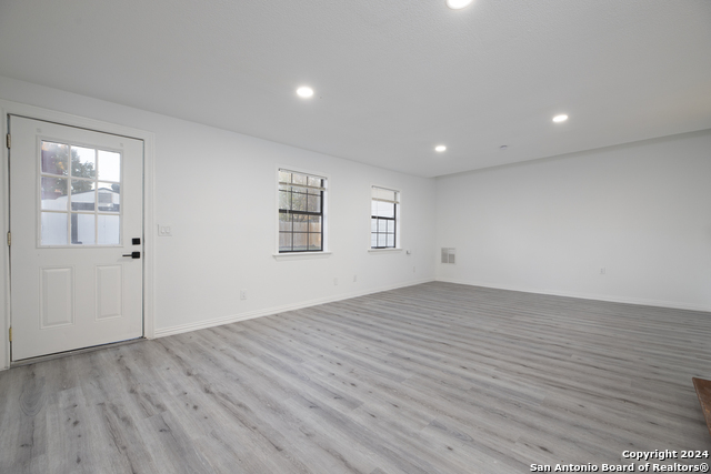 Image 30 of 48 For 636 Southeast Terrace