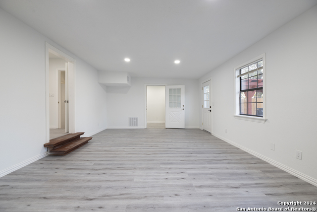 Image 31 of 48 For 636 Southeast Terrace