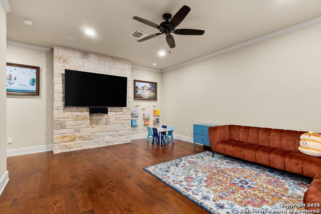 Image 27 of 37 For 372 Shady