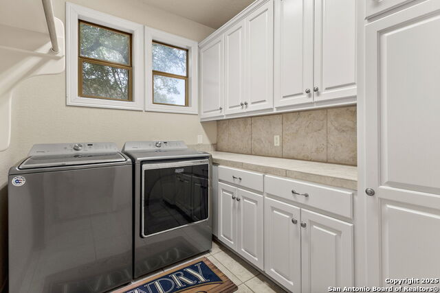 Image 31 of 37 For 372 Shady