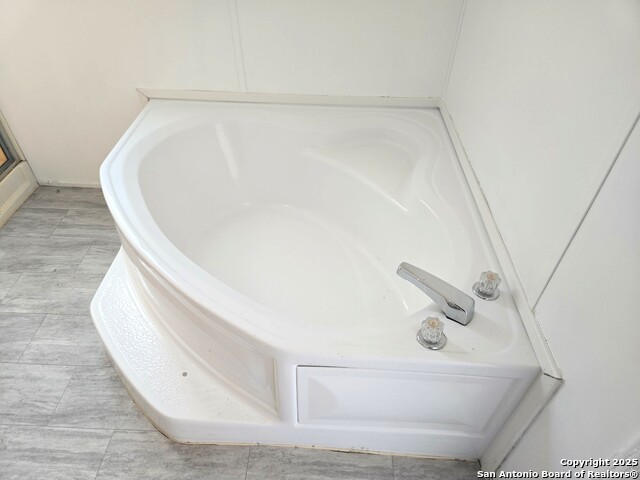 Image 12 of 19 For 4124 Farmview