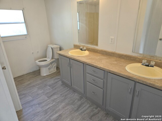 Image 16 of 19 For 4124 Farmview