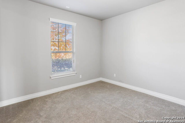 Listing photo id 14 for 219 Lucchese