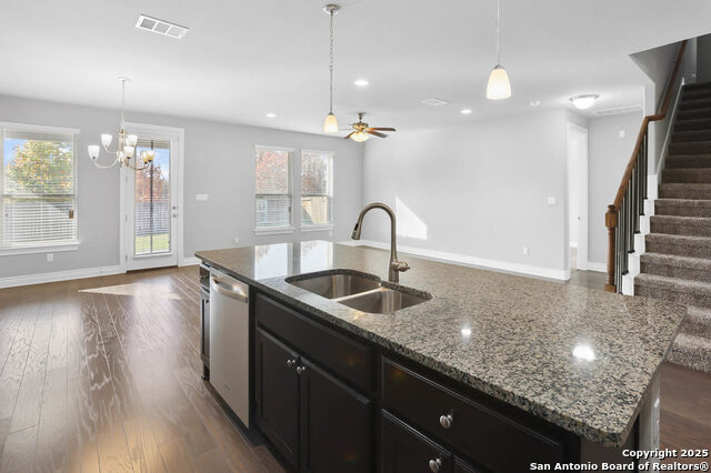 Listing photo id 6 for 219 Lucchese