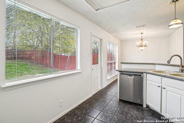 Image 13 of 37 For 6222 Candleview