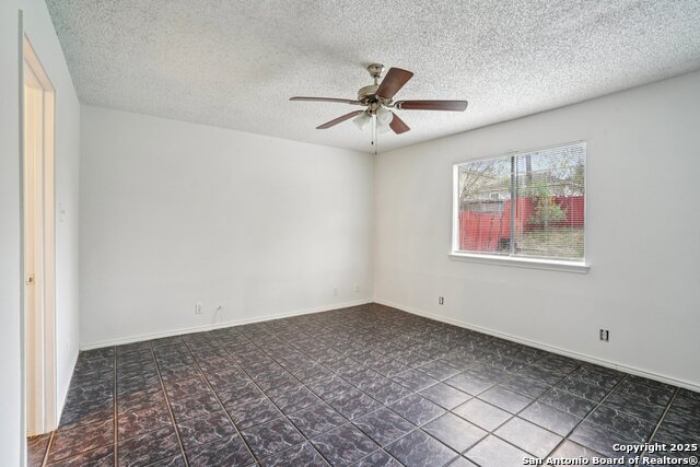 Image 19 of 37 For 6222 Candleview