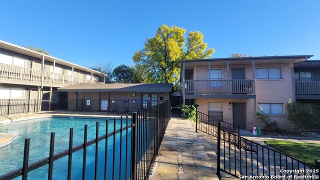 Image 18 of 33 For 516 Gentleman 8