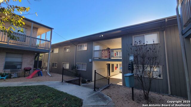 Image 21 of 33 For 516 Gentleman 8