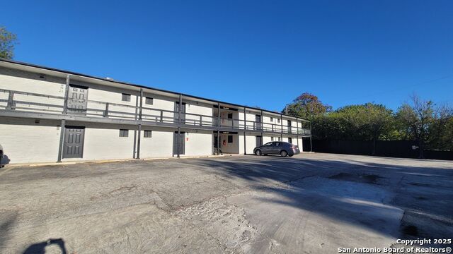 Image 24 of 33 For 516 Gentleman 8