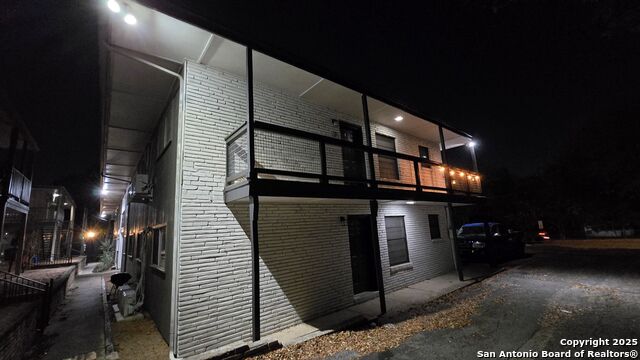 Image 30 of 33 For 516 Gentleman 8