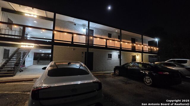 Image 32 of 33 For 516 Gentleman 8