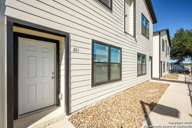 Image 15 of 18 For 8719 Wurzbach 302