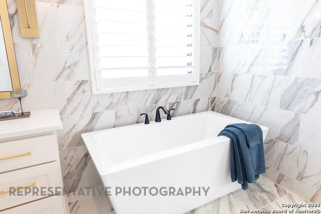 Image 23 of 47 For 117 Barton Creek