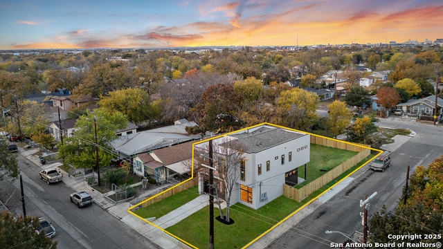 Image 49 of 50 For 257 Baylor