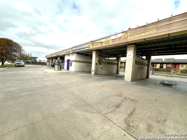 Image 11 of 15 For 2550 Goliad  