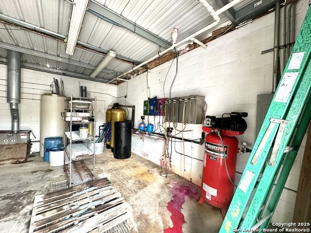 Image 14 of 15 For 2550 Goliad  