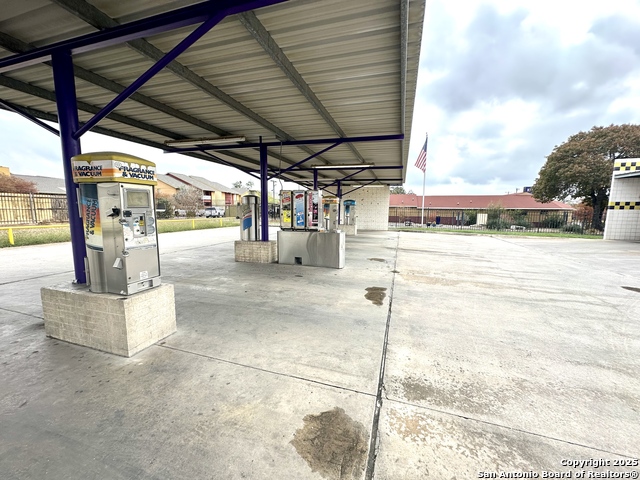 Image 2 of 15 For 2550 Goliad  