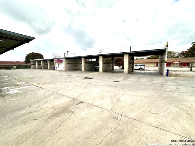 Image 3 of 15 For 2550 Goliad  