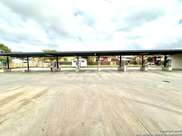 Image 5 of 15 For 2550 Goliad  