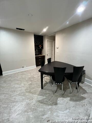 Listing photo id 8 for 4006 Dunmore