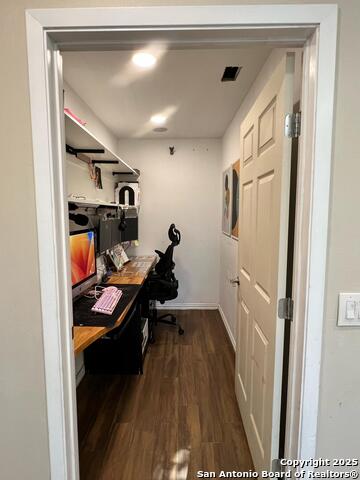 Listing photo id 14 for 4006 Dunmore