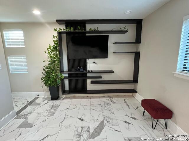 Listing photo id 1 for 4006 Dunmore