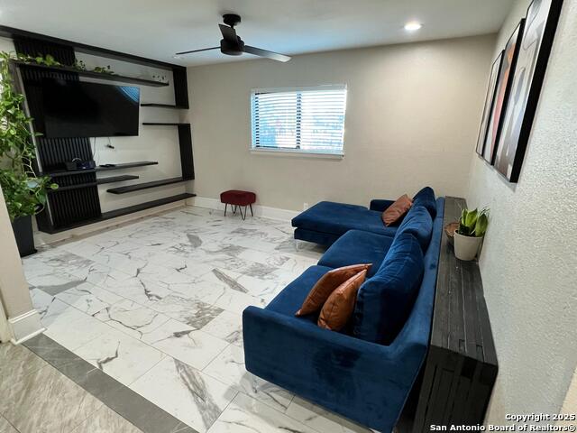 Listing photo id 3 for 4006 Dunmore