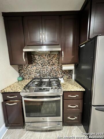 Listing photo id 5 for 4006 Dunmore