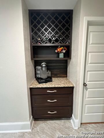 Listing photo id 7 for 4006 Dunmore