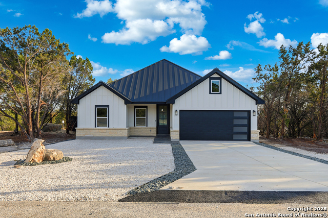 Listing photo id 21 for 1266 Highpoint Ln