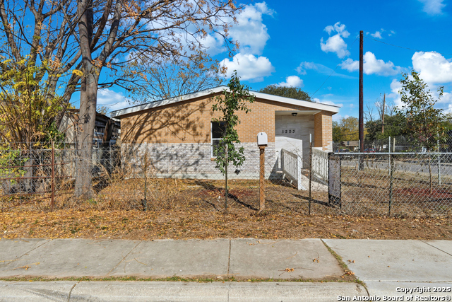 Details for 1203 Saltillo, San Antonio, TX 78207