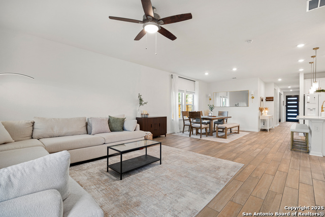 Image 16 of 52 For 12217 Icon Rdg