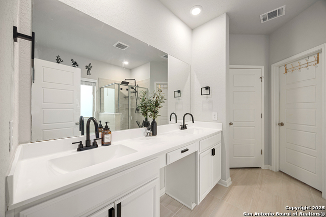 Image 22 of 52 For 12217 Icon Rdg