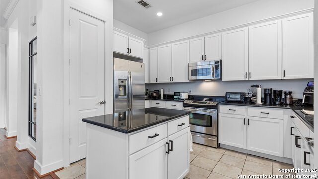 Image 9 of 23 For 7342 Oak Manor 6204