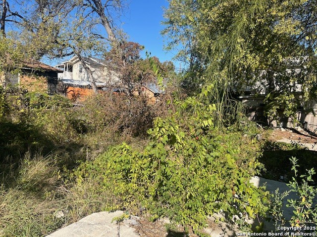 Listing photo id 2 for 1511 Hildebrand W