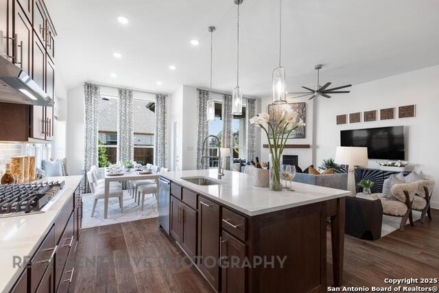 Listing photo id 9 for 255 White Oak