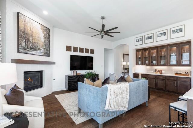 Listing photo id 12 for 255 White Oak