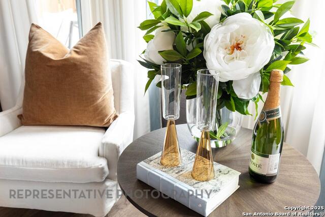 Listing photo id 19 for 255 White Oak