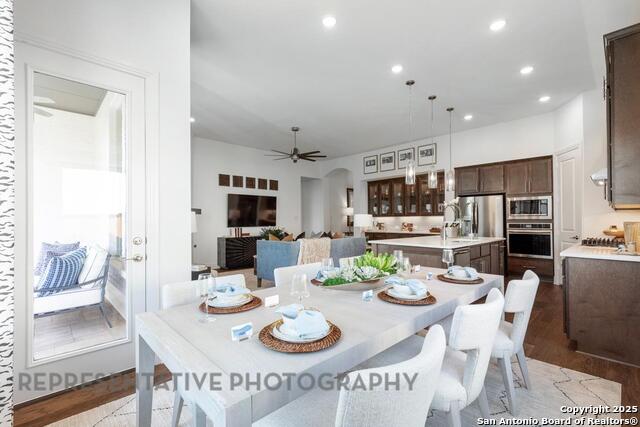 Listing photo id 34 for 255 White Oak