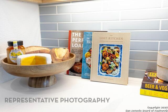 Listing photo id 5 for 255 White Oak